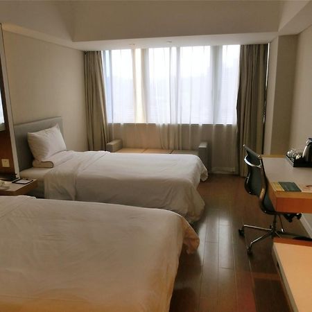 Ji Hotel Guangzhou Zhujiang New Town Экстерьер фото