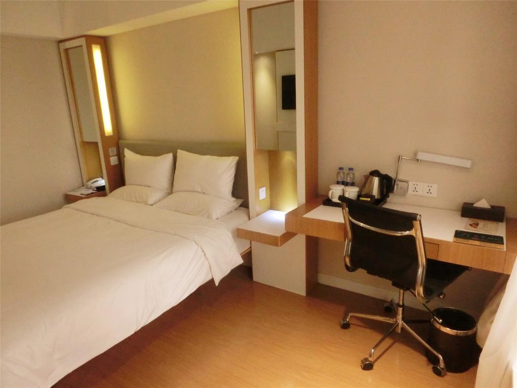Ji Hotel Guangzhou Zhujiang New Town Номер фото