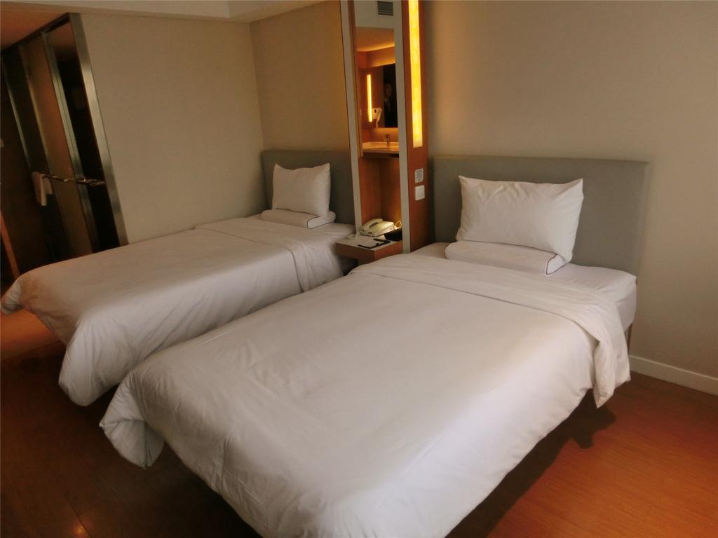 Ji Hotel Guangzhou Zhujiang New Town Экстерьер фото